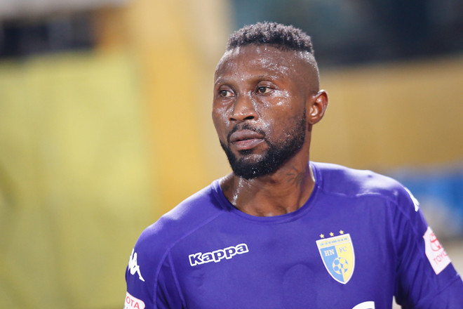 Ngoại binh Hà Nội giận dỗi, cả ban huấn luyện thi nhau dỗ dành ảnh 8