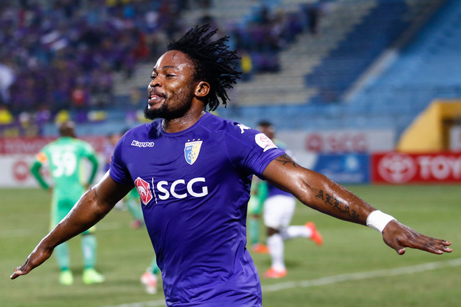 Ngoại binh Hà Nội giận dỗi, cả ban huấn luyện thi nhau dỗ dành ảnh 3