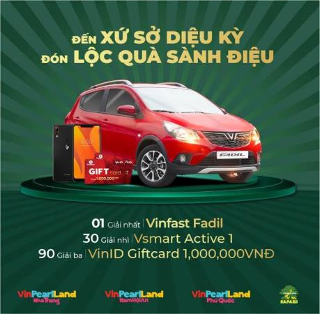 Du khách đổ về "check in” bên cây thông lồng đèn cao nhất Việt Nam ảnh 3