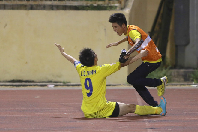 Công Vinh giáng đòn mạnh vào tham vọng vô địch của đội bóng cũ ảnh 2