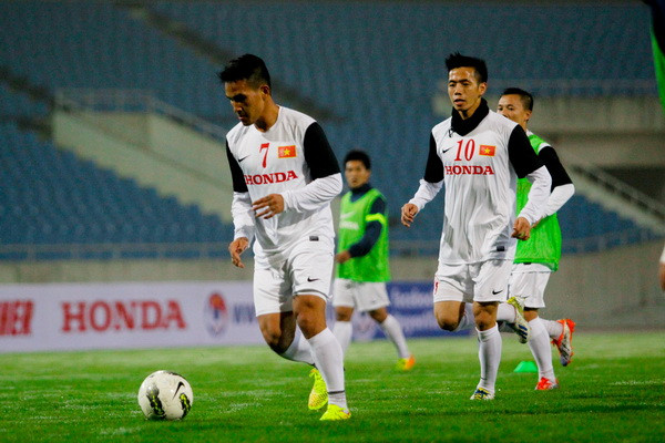 Tuyển Việt Nam “luyện công” trong mưa trắng xóa Mỹ Đình ảnh 1