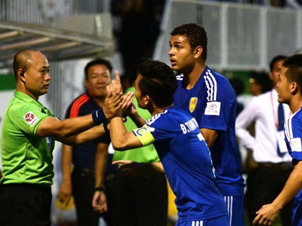 Quảng Nam nghi trọng tài có vấn đề trong “bàn thắng ma” của HAGL ảnh 1