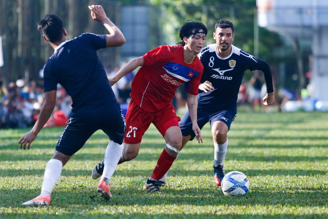 Tuấn Anh và đồng đội thua 2-3 trước tân binh V-League Thành phố Hồ Chí Minh. (Ảnh: Minh Chiến/Vietnam+) Tuấn Anh thừa nhận VFF chưa tạo điều kiện tốt nhất cho tuyển Việt Nam ảnh 1