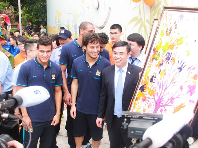 Báo giới hụt hẫng vì sao trẻ đại diện Man City trả lời phỏng vấn ảnh 2