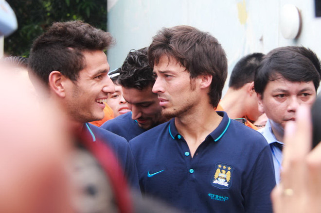 Hai nhà vô địch World Cup có chuyến thăm "toát mồ hôi" ở làng trẻ SOS ảnh 1