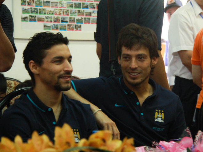 Hai nhà vô địch World Cup có chuyến thăm "toát mồ hôi" ở làng trẻ SOS ảnh 7