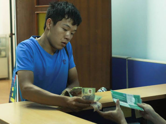 Nhiều khán giả muốn “bán lại” vé xem trận giao hữu Man City ảnh 2