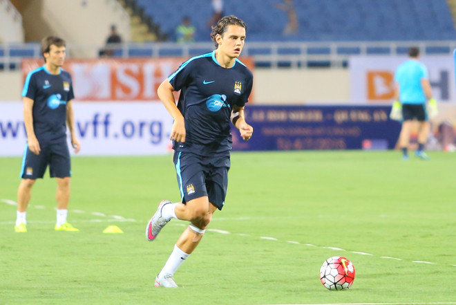 [Photo] “Fan” Việt phát cuồng vì các ngôi sao Man City ảnh 3