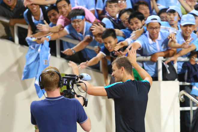 [Photo] “Fan” Việt phát cuồng vì các ngôi sao Man City ảnh 11