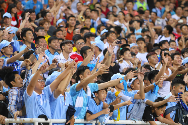 [Photo] “Fan” Việt phát cuồng vì các ngôi sao Man City ảnh 9