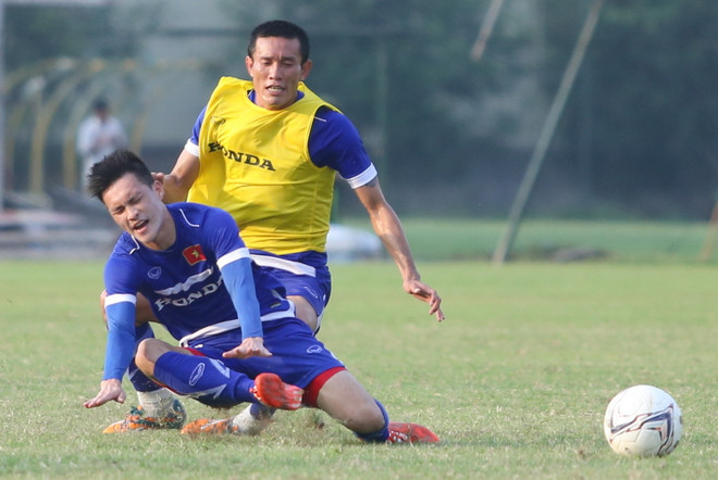 Trung vệ Đồng Tâm Long An tuyên bố sẵn sàng đá rắn trước Man City ảnh 1