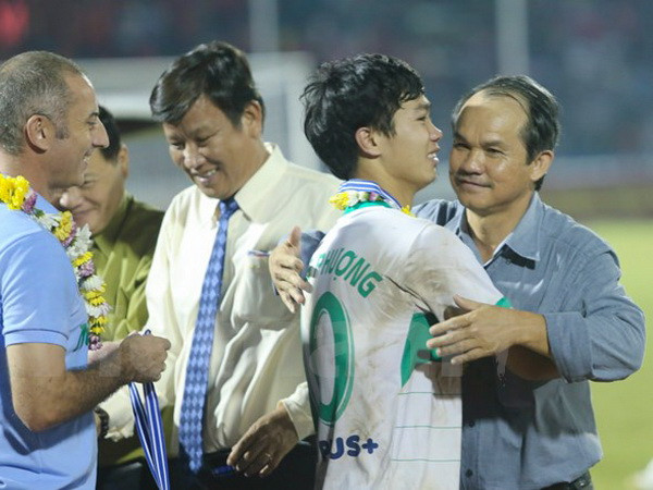 Bầu Đức “phá lệ” thưởng lớn, Công Phượng chỉ xếp hạng B ảnh 1