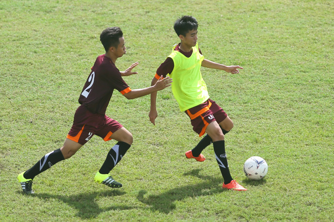 "Ngôi sao" Thanh Hậu và U19 Việt Nam khổ luyện dưới trời nắng ảnh 3