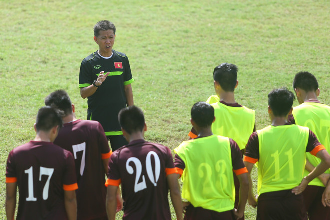 "Ngôi sao" Thanh Hậu và U19 Việt Nam khổ luyện dưới trời nắng ảnh 4