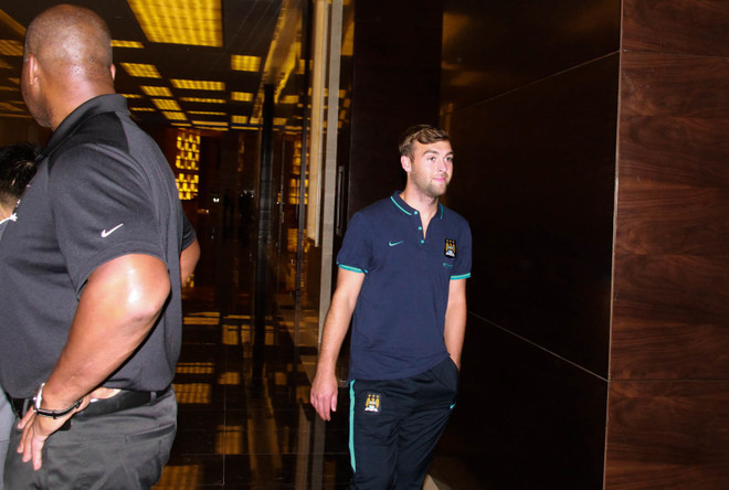 Bầu Hiển tổ chức sinh nhật cho sao Man City ở cửa khách sạn ảnh 8