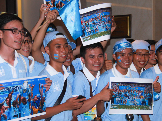 Bầu Hiển tổ chức sinh nhật cho sao Man City ở cửa khách sạn ảnh 2