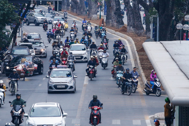 Ôtô, xe máy, thiếu nữ tranh đường buýt nhanh BRT ảnh 9