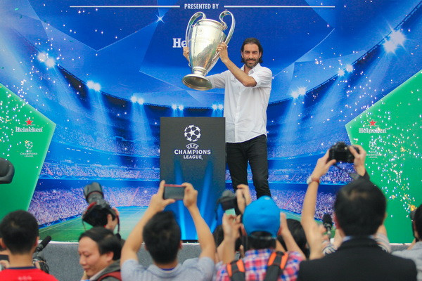 Pires chia sẻ "ác mộng" Champions League với CĐV Hà Nội ảnh 2