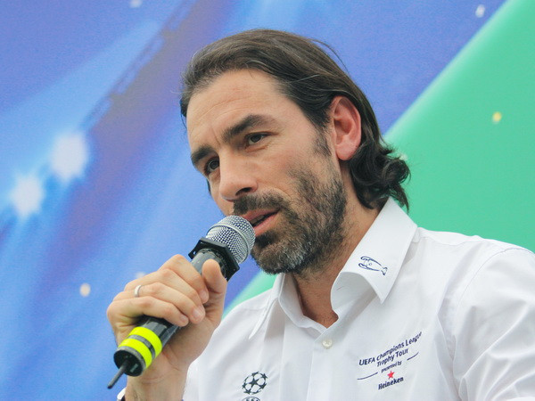 Pires chia sẻ "ác mộng" Champions League với CĐV Hà Nội ảnh 1