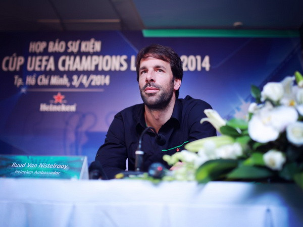 Van Nistelrooy chọn Việt Nam vì có nhiều “fan” của M.U ảnh 1