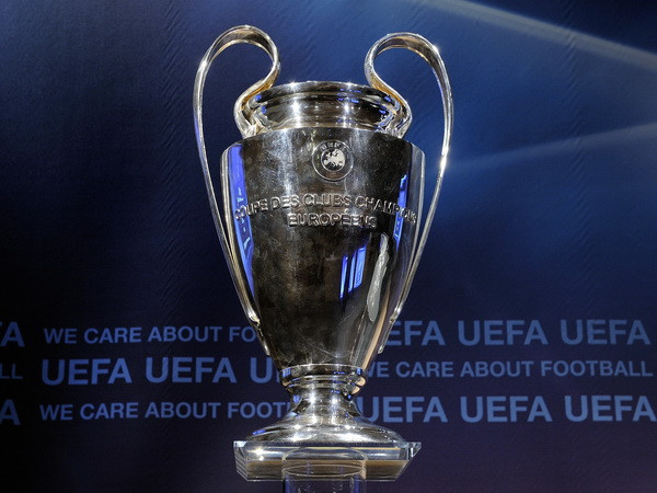 Cúp Champions League đến Việt Nam cùng hai huyền thoại ảnh 1