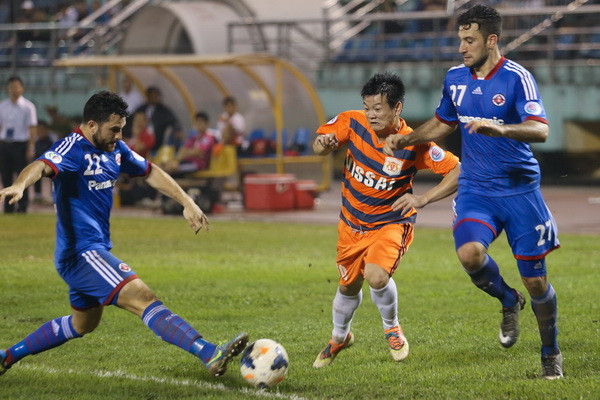 Văn Quyến rời sân sớm, Vissai Ninh Bình vẫn chắc ngôi đầu ảnh 1