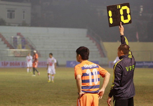 Ninh Bình đại thắng, Văn Quyến được khen là “cầu thủ lớn” ảnh 2