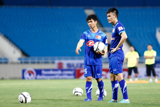 [Photo] Công Phượng chỉnh rào cho Công Vinh, tuyển rèn sút phạt ảnh 1