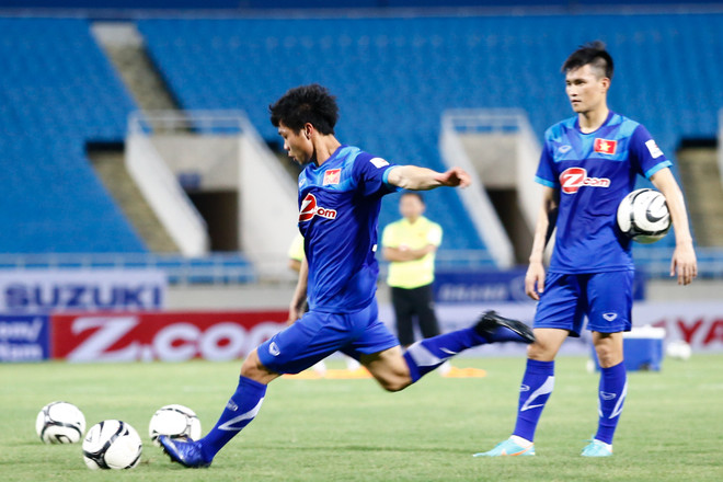 [Photo] Công Phượng chỉnh rào cho Công Vinh, tuyển rèn sút phạt ảnh 2