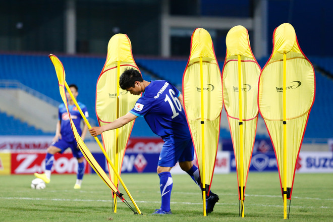 [Photo] Công Phượng chỉnh rào cho Công Vinh, tuyển rèn sút phạt ảnh 6