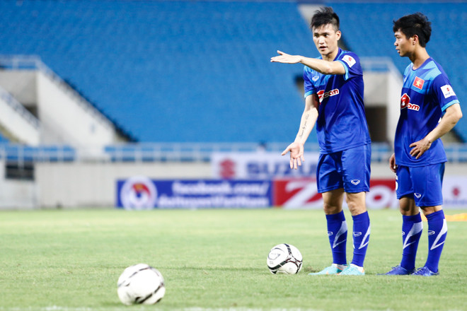 [Photo] Công Phượng chỉnh rào cho Công Vinh, tuyển rèn sút phạt ảnh 4