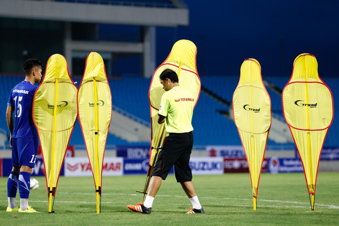 [Photo] Công Phượng chỉnh rào cho Công Vinh, tuyển rèn sút phạt ảnh 7