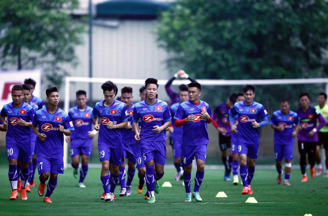 Tuyển Việt Nam tập bài lạ, Tuấn Anh mệt nhoài ngày trở về ảnh 2