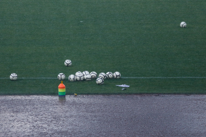 Buổi tập của đội tuyển Việt Nam gián đoạn vì mưa lớn ảnh 2