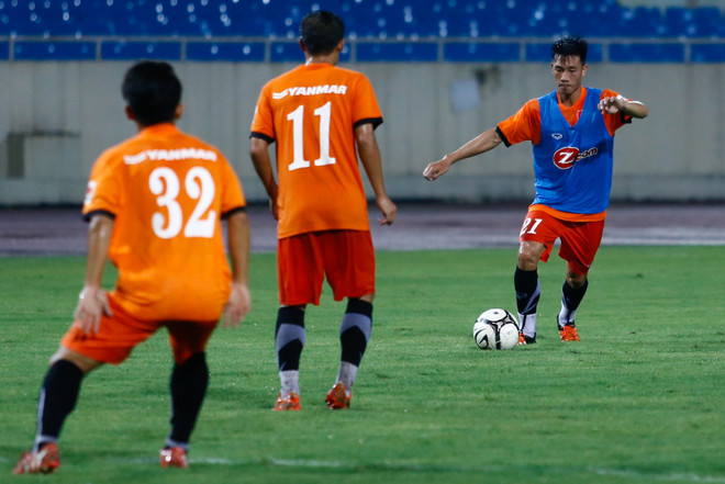 Buổi tập của đội tuyển Việt Nam gián đoạn vì mưa lớn ảnh 3