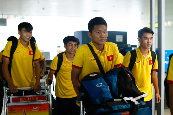 U16 Việt Nam trở về, nhận thưởng 400 triệu đồng ngay tại Nội Bài ảnh 6