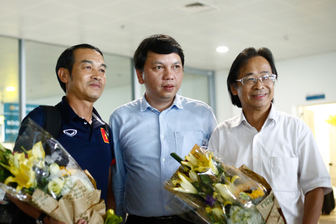 U16 Việt Nam trở về, nhận thưởng 400 triệu đồng ngay tại Nội Bài ảnh 3