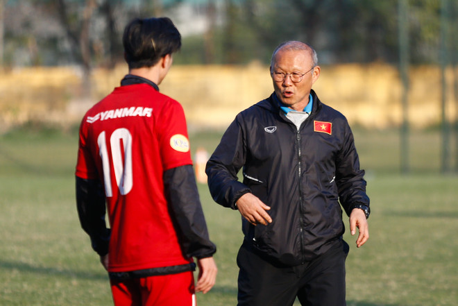 Duy Mạnh chấn thương, Công Phượng lãng tử với mái tóc dài ảnh 2