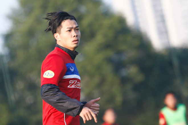 Duy Mạnh chấn thương, Công Phượng lãng tử với mái tóc dài ảnh 3