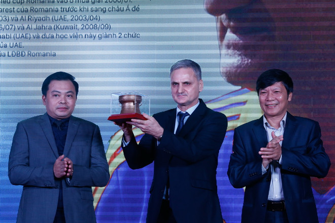 HLV mới của Thanh Hóa: Cầu thủ ngoại phải hòa đồng với nội binh ảnh 1