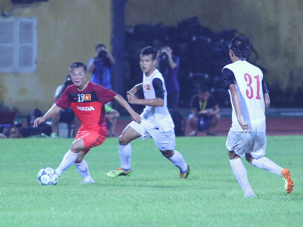 Công Vinh và tuyển Việt Nam “dạy dỗ” đàn em Olympic ảnh 1