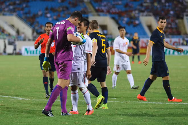 Nhìn từ U19 Việt Nam: Đội bóng lớn phải chiến thắng nghịch cảnh ảnh 3