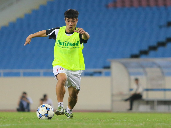 So sánh hai số 10 của U19 Việt Nam và U19 Australia ảnh 1