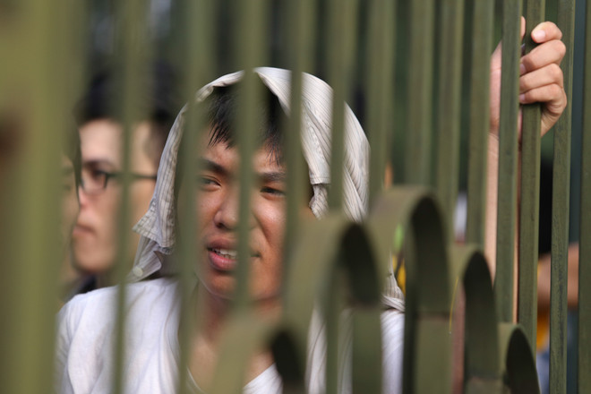 Bà bầu 8 tháng trốn mẹ chồng đi mua vé U19 Việt Nam từ 3 giờ sáng ảnh 11