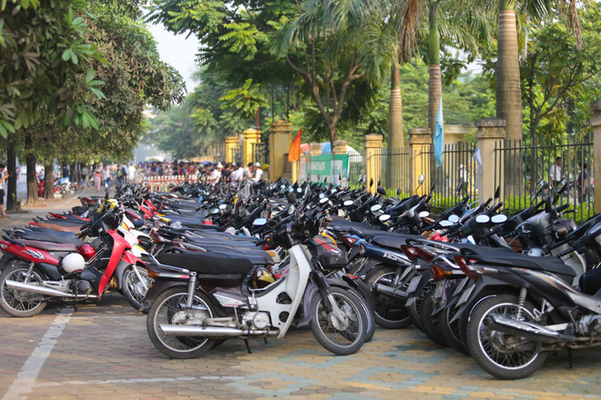 Bà bầu 8 tháng trốn mẹ chồng đi mua vé U19 Việt Nam từ 3 giờ sáng ảnh 10