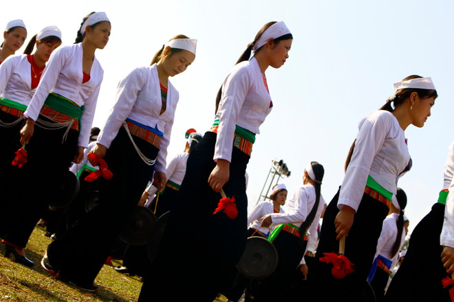 [Photo] Hòa Bình: Lễ Khai hạ Mường Bi tấp nập ngày mở hội ảnh 3