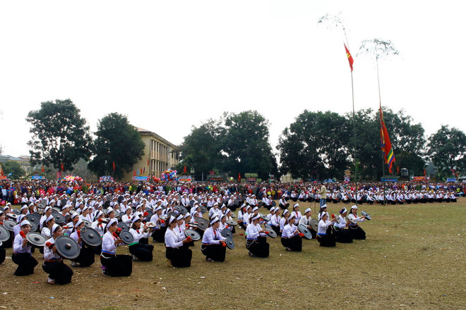 [Photo] Hòa Bình: Lễ Khai hạ Mường Bi tấp nập ngày mở hội ảnh 2