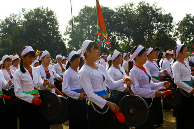 [Photo] Hòa Bình: Lễ Khai hạ Mường Bi tấp nập ngày mở hội ảnh 4