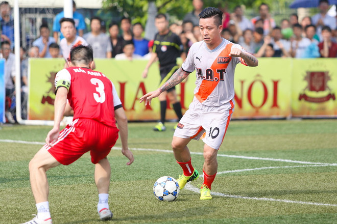 Tuấn Hưng bất ngờ vì nhiều người hâm mộ tới sân xem bóng ‘phủi’ ảnh 1