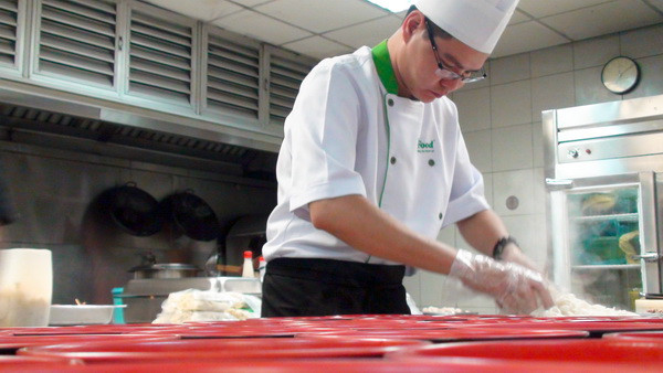 U19 Việt Nam thưởng thức phở Việt tại khách sạn hai sao Brunei ảnh 3